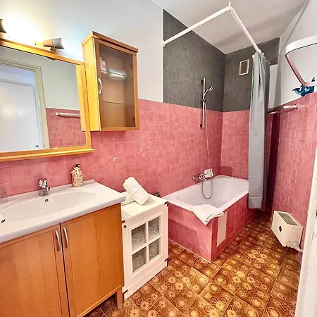 One Bedroom With Parking In Apartament Mentona